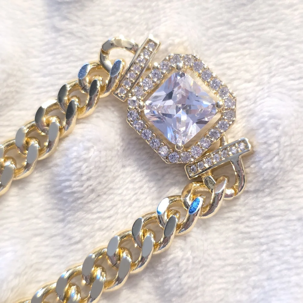 Gold Chain Bracelet with Crystal Centerpiece - Picture 5 of 9